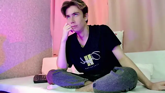 Snapshot of Harvey_foster chatting on 11.26.25 Harvey foster online show from 11.26.25