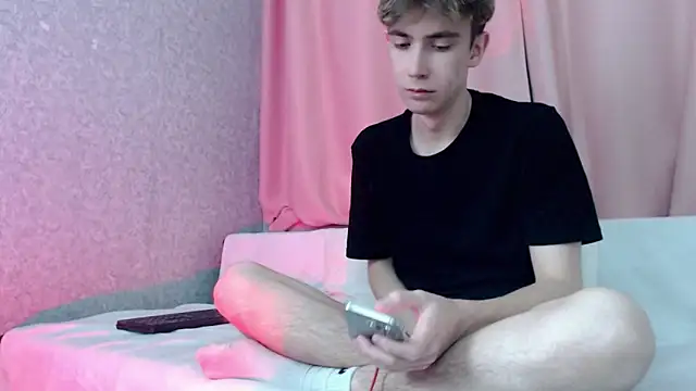 Snapshot of Harvey_foster chatting on 12.17.25 Harvey foster online show from 12.17.25