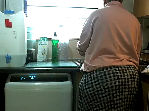 Snapshot of NewBeginnings8 chatting on 11.03.25 NewBeginnings8 online show from 11.03.25