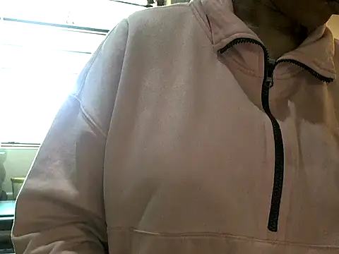 Snapshot of NewBeginnings8 chatting on 11.06.25 NewBeginnings8 online show from 11.06.25