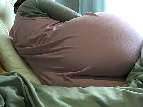 Snapshot of NewBeginnings8 chatting on 11.07.25 NewBeginnings8 online show from 11.07.25