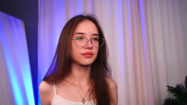 Snapshot of tinyanie chatting on 11.12.25 tinyanie online show from 11.12.25