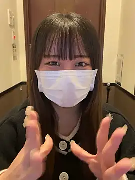 Snapshot of emiri_da_nyan chatting on 11.17.25 emiri da nyan online show from 11.17.25