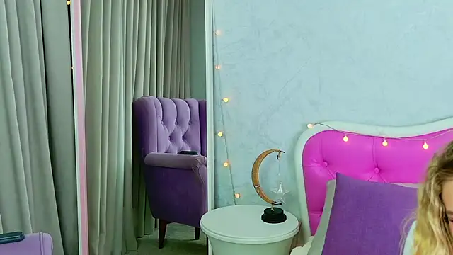 Snapshot of Barbie_Kris__ chatting on 12.21.25 Barbie Kris online show from 12.21.25