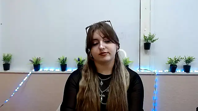 Snapshot of Dance__Queen chatting on 11.03.25 Dance Queen online show from 11.03.25