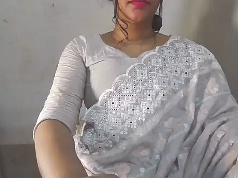 Snapshot of Nancy_queen001 chatting on 10.31.25 Nancy queen001 online show from 10.31.25