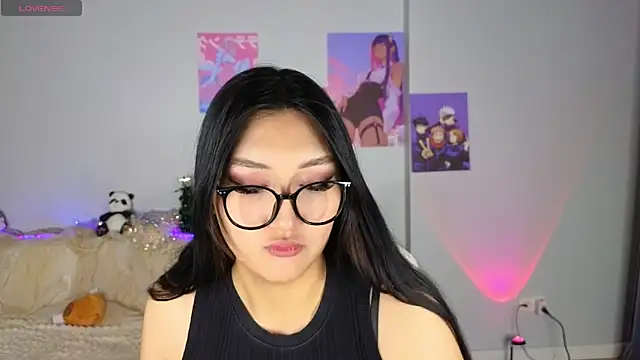 Snapshot of Yunamini chatting on 12.18.25 Yunamini online show from 12.18.25