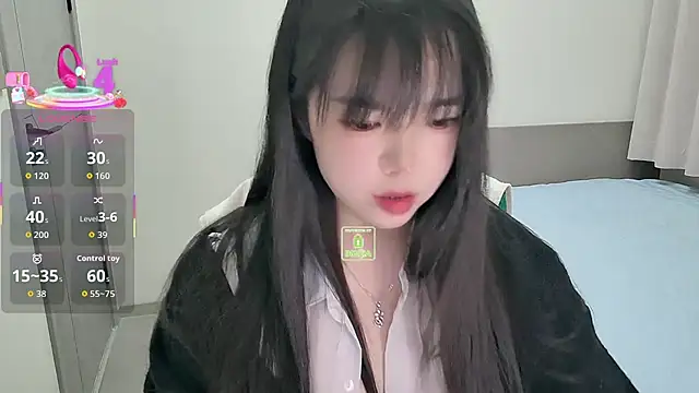 Snapshot of Dialog_Mu chatting on 11.18.25 Dialog Mu online show from 11.18.25