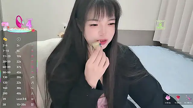 Snapshot of Dialog_Mu chatting on 11.23.25 Dialog Mu online show from 11.23.25