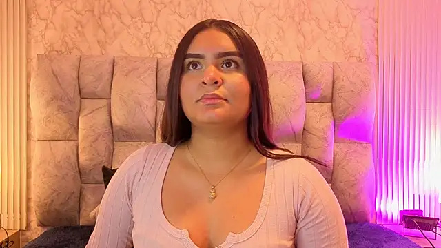 amarahanks1 online show from 11.18.25