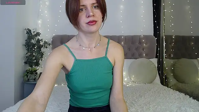 Snapshot of Sandra_angel_ chatting on 12.14.25 Sandra angel online show from 12.14.25