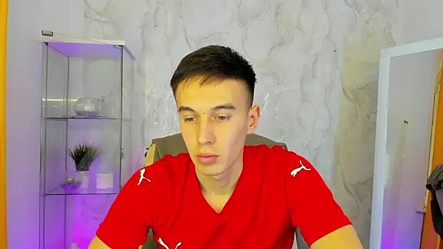 Snapshot of MarkKullen chatting on 11.02.25 MarkKullen online show from 11.02.25