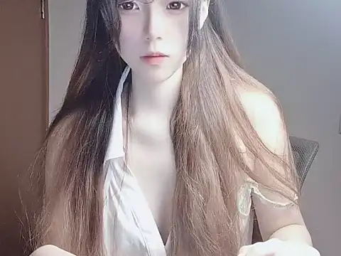 JuliaNoir online show from 10.31.25