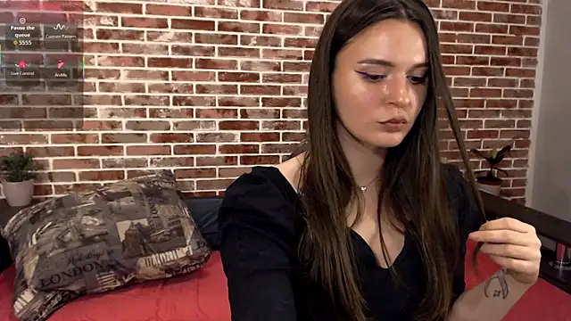 Snapshot of AlexaWongg chatting on 11.01.25 AlexaWongg online show from 11.01.25