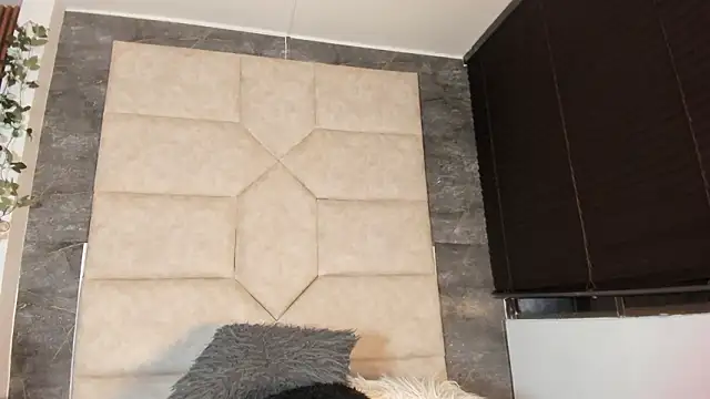 Liia Leens online show from 02.04.26