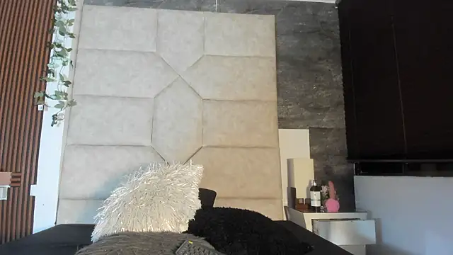 Liia Leens online show from 02.14.26