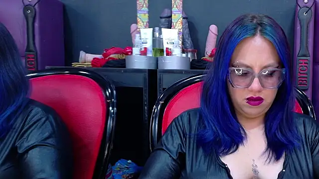 BellaBarness online show from 11.04.25