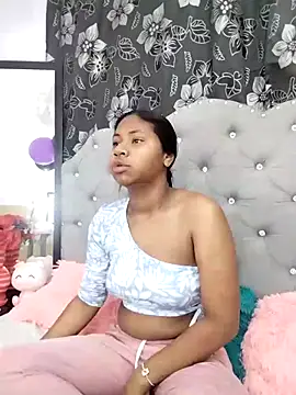 valentinavega18x online show from 12.17.25