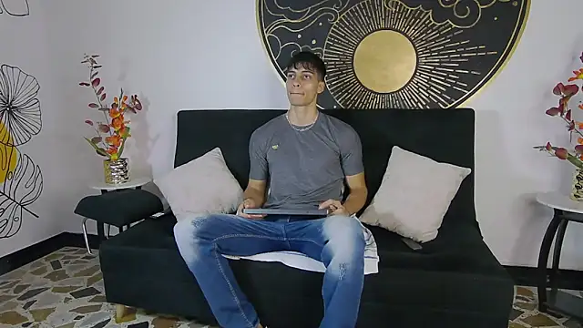 AlessioVitale online show from 11.10.25