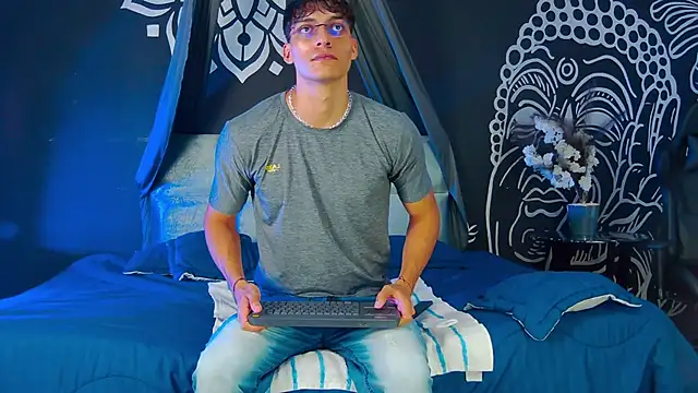 AlessioVitale online show from 12.20.25