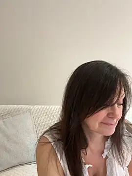 HotLdyllic online show from 03.17.26