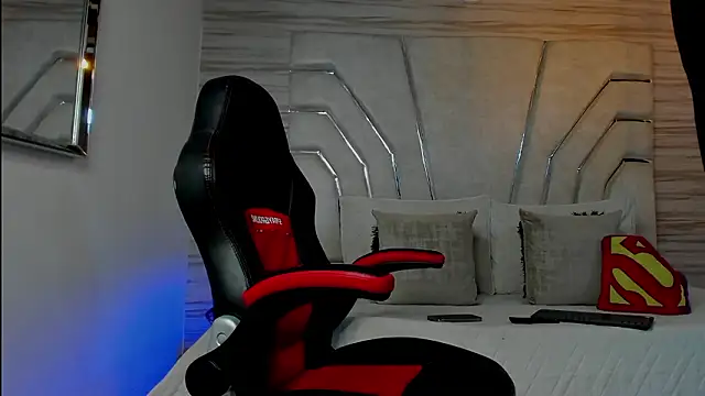 Snapshot of MAXTHOMSON chatting on 01.17.26 MAXTHOMSON online show from 01.17.26