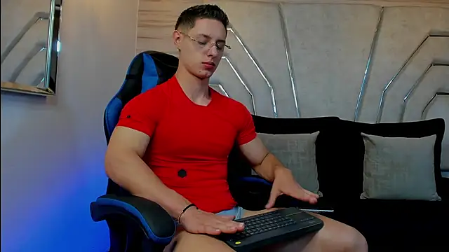 Snapshot of MAXTHOMSON chatting on 02.06.26 MAXTHOMSON online show from 02.06.26