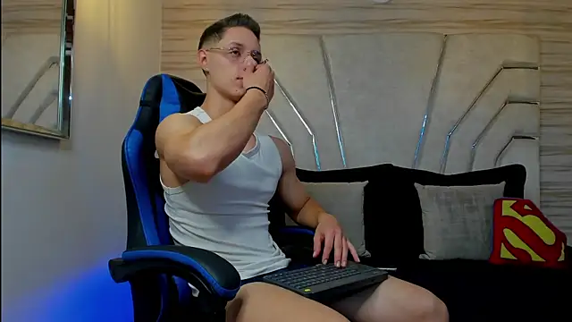 Snapshot of MAXTHOMSON chatting on 02.13.26 MAXTHOMSON online show from 02.13.26