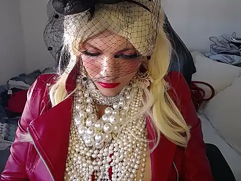 Snapshot of VanesaCrossic chatting on 10.15.25 VanesaCrossic online show from 10.15.25