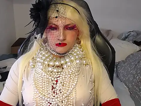 Snapshot of VanesaCrossic chatting on 12.04.25 VanesaCrossic online show from 12.04.25