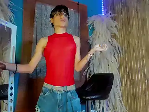 Snapshot of Leo_Glow chatting on 12.18.25 Leo Glow online show from 12.18.25