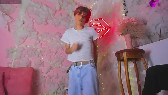 Snapshot of Leo_Glow chatting on 01.05.26 Leo Glow online show from 01.05.26