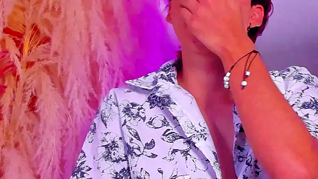 Leo Glow online show from 02.13.26