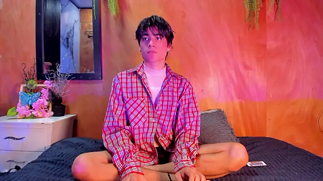 Leo Glow online show from 03.24.26