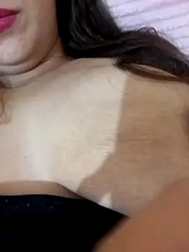 Snapshot of Siriii_Ne chatting on 10.31.25 Siriii Ne online show from 10.31.25