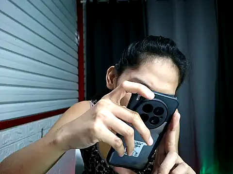 Snapshot of xwildflowerx chatting on 11.19.25 xwildflowerx online show from 11.19.25