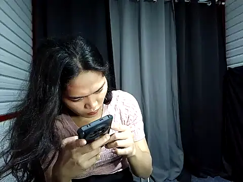 Snapshot of xwildflowerx chatting on 11.23.25 xwildflowerx online show from 11.23.25