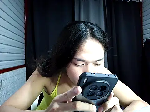 Snapshot of xwildflowerx chatting on 11.28.25 xwildflowerx online show from 11.28.25