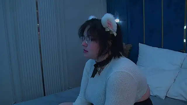 Snapshot of JennyBloom chatting on 12.14.25 JennyBloom online show from 12.14.25