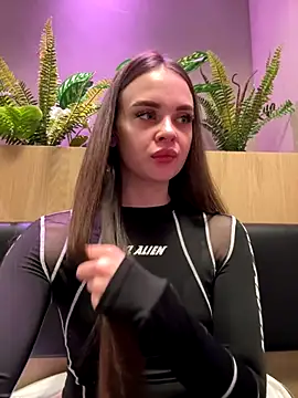 Snapshot of KristiRich chatting on 11.04.25 KristiRich online show from 11.04.25