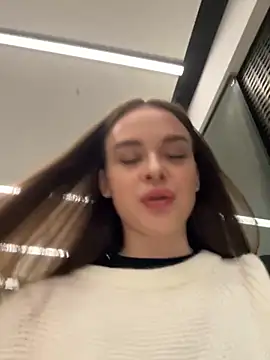 Snapshot of KristiRich chatting on 11.13.25 KristiRich online show from 11.13.25