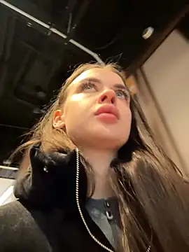 Snapshot of KristiRich chatting on 11.21.25 KristiRich online show from 11.21.25