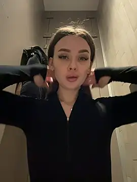 Snapshot of KristiRich chatting on 11.26.25 KristiRich online show from 11.26.25