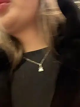 Snapshot of KristiRich chatting on 11.27.25 KristiRich online show from 11.27.25