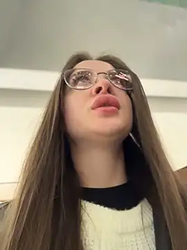 Snapshot of KristiRich chatting on 11.30.25 KristiRich online show from 11.30.25