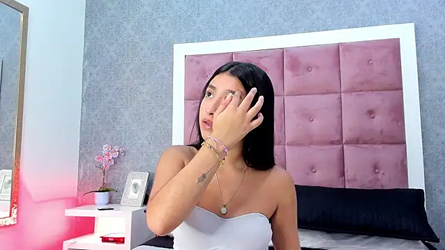 ailenaranda online show from 11.18.25