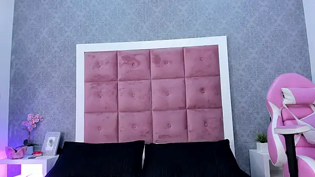 ailenaranda online show from 11.22.25