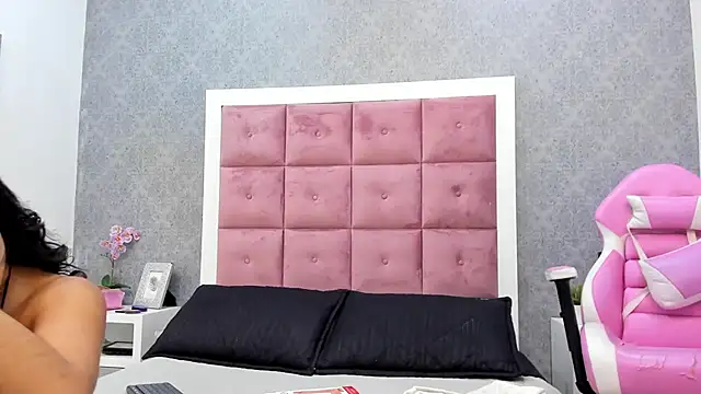 ailenaranda online show from 11.24.25