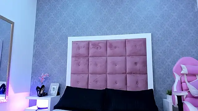 ailenaranda online show from 11.28.25