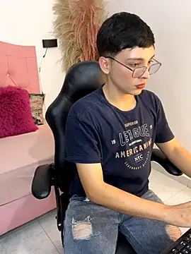 Snapshot of LiamHeat_ chatting on 11.06.25 LiamHeat online show from 11.06.25